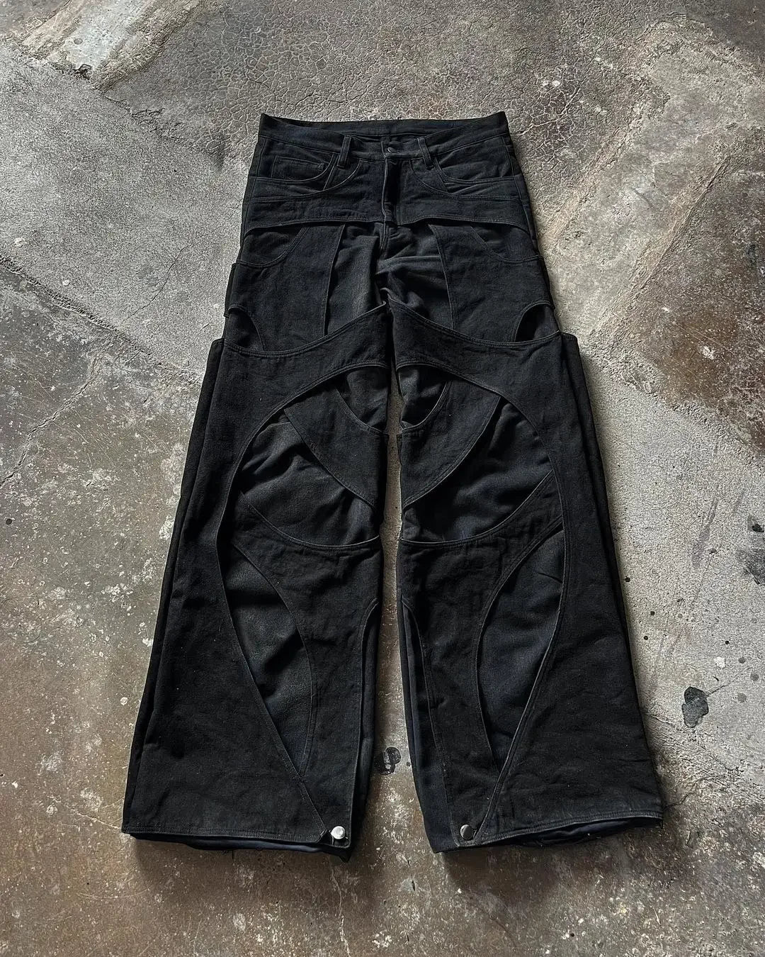 All the pockets - distressed baggy jeans with multiple pockets