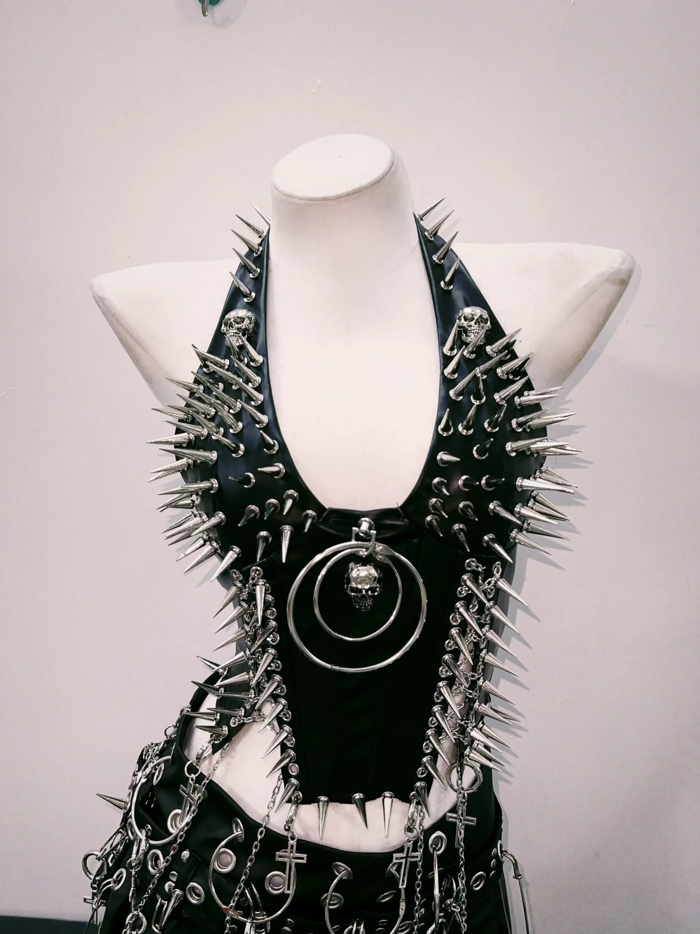 Hug you hardcore - tank top with spikes