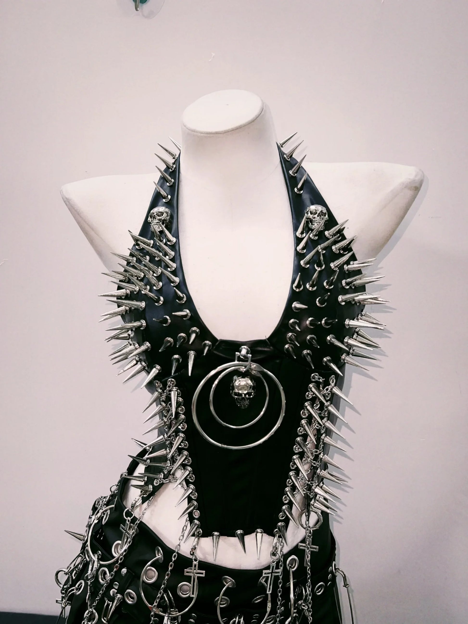 Hug you hardcore - tank top with spikes